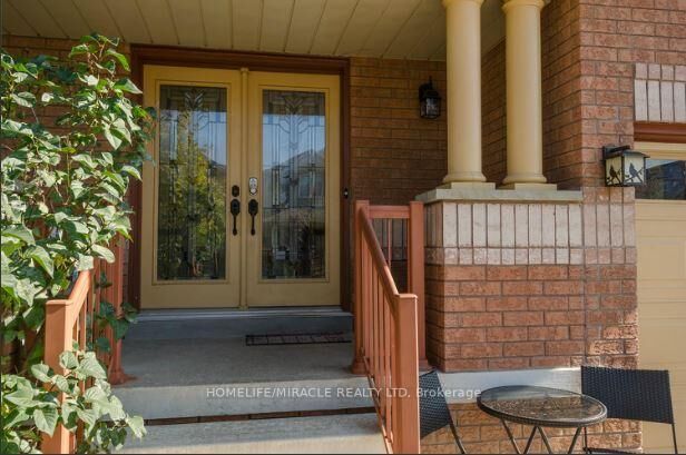Property Photo:  30 Masters Green Crescent  ON L7A 3K6 