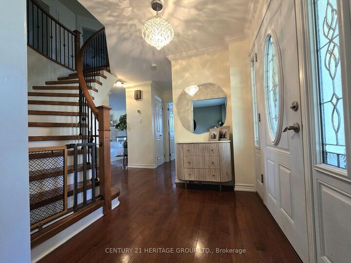 Property Photo:  163 Fox Run N/A  ON L4N 6E3 