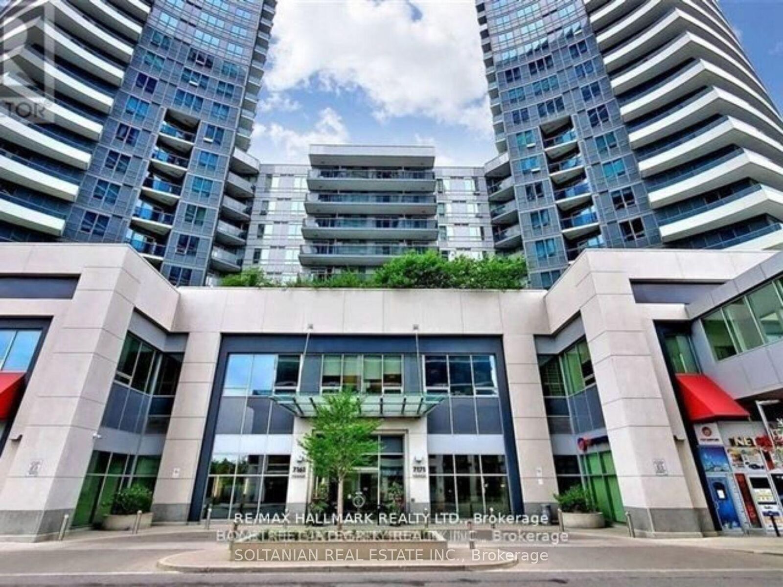 Property Photo:  7161 Yonge Street 817  ON L3T 0C8 