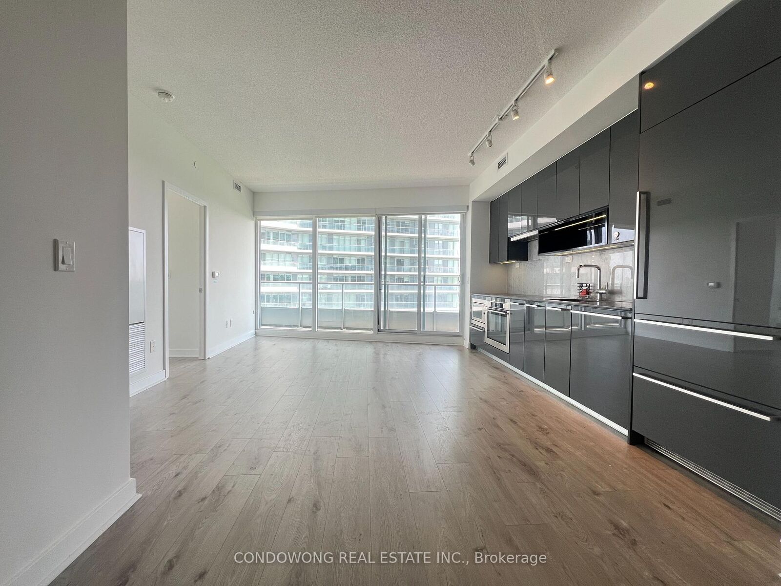 Property Photo:  115 McMahon Drive 705  ON M2K 0E3 