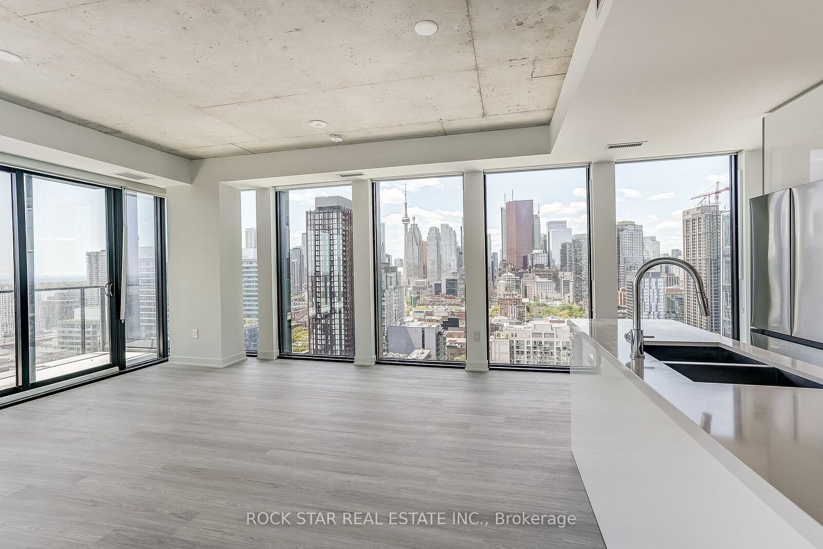 Property Photo:  284 King Street E 2802  ON M5A 1K4 