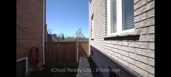Property Photo: 72 Graihawk Drive ON L4N 6G7