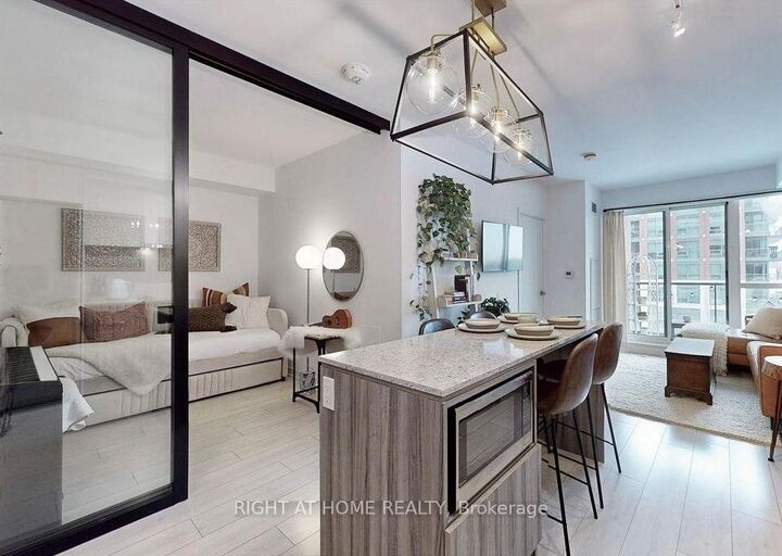 Property Photo:  31 Tippett Road #362  ON M3H 0C8 