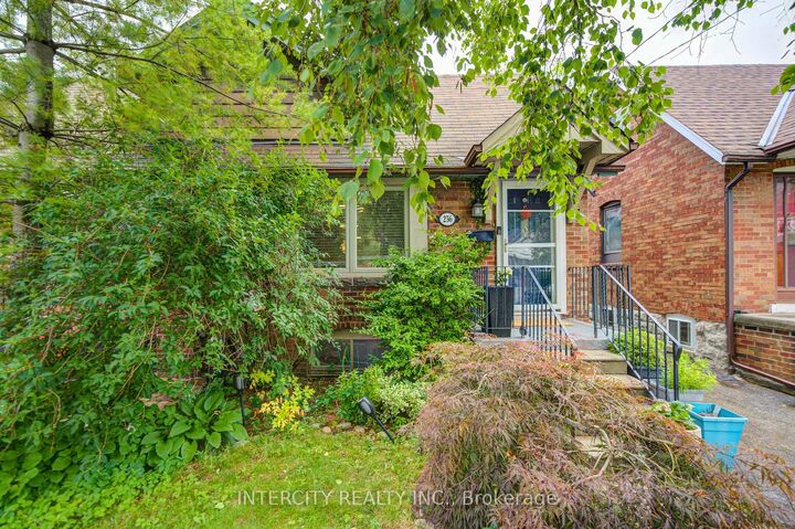 256 Blantyre Avenue — photo 1