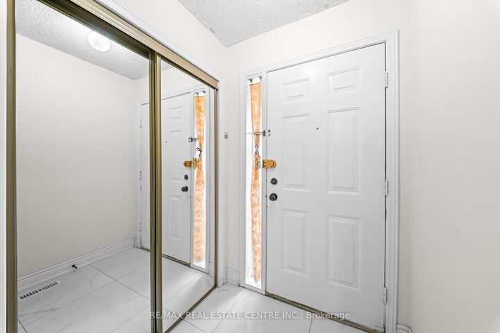 Property Photo:  93 Ural Circle  ON L6R 1H2 