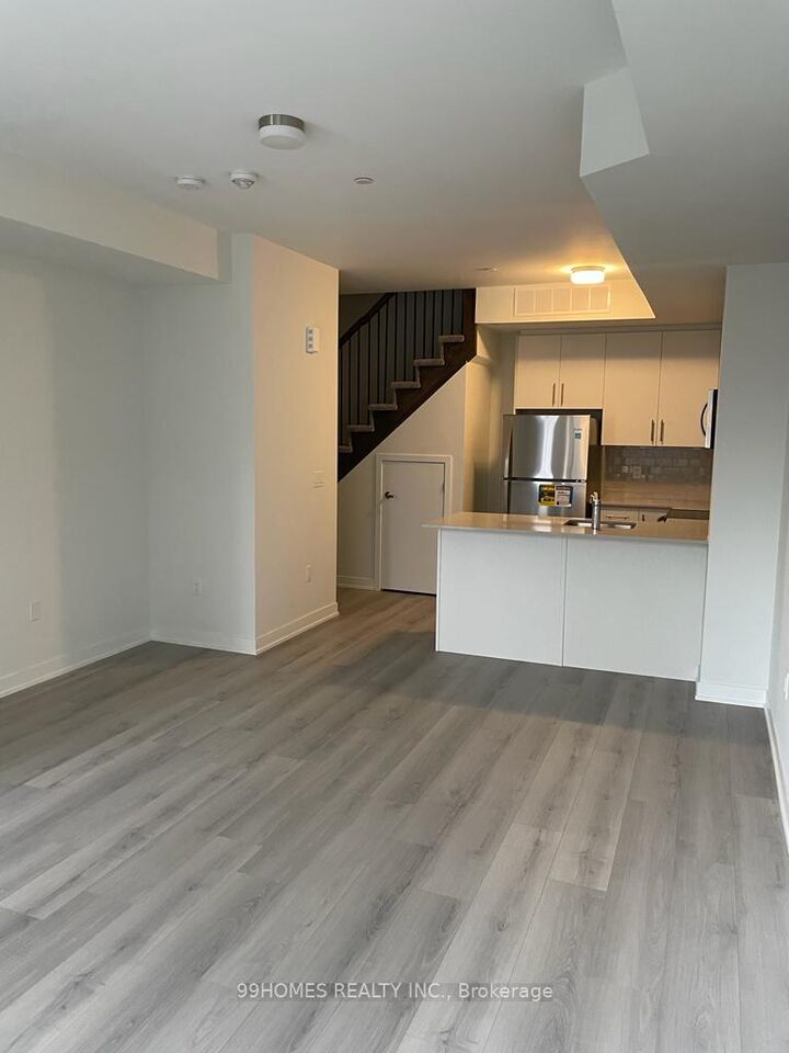 Property Photo:  3429 Ridgeway Drive 17  ON L5L 0B9 