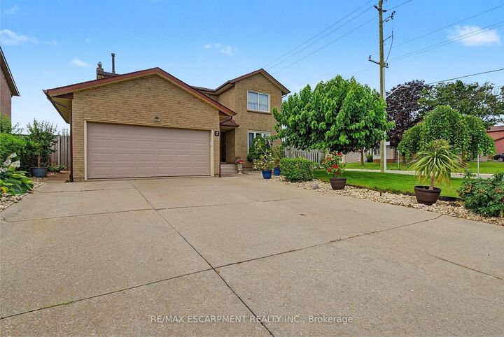 Property Photo: 2 Cresthaven Drive ON L8E 4S4