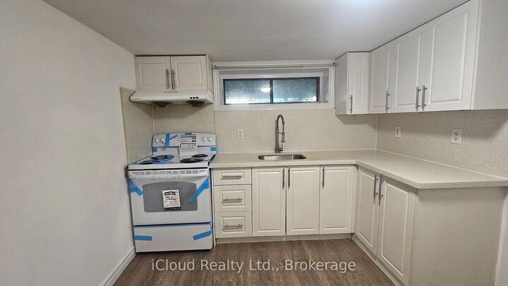 Photo de la propriété:  111 Bexhill Avenue Bsmnt  ON M1L 3C2 