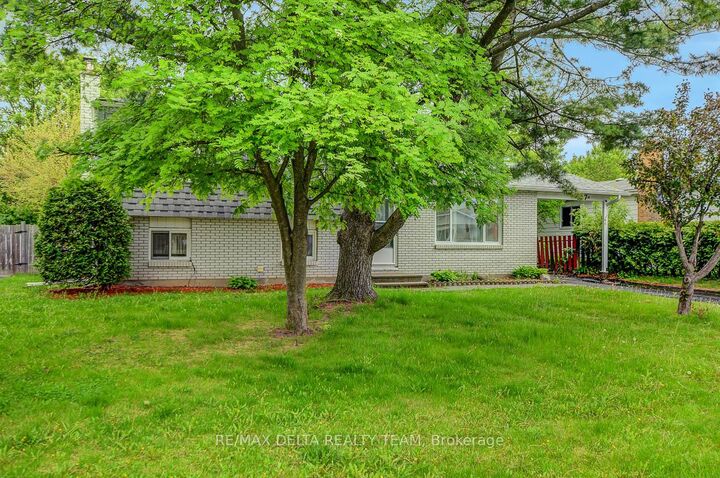 Property Photo: 397 Phoenix Crescent ON K1E 1V6