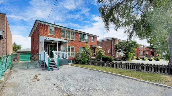 Property Photo:  3241 Dufferin Street  ON M6A 2T2 