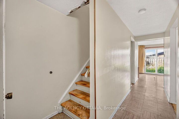 Property Photo: 1464 Heatherington Road 45 ON K1V 6S1