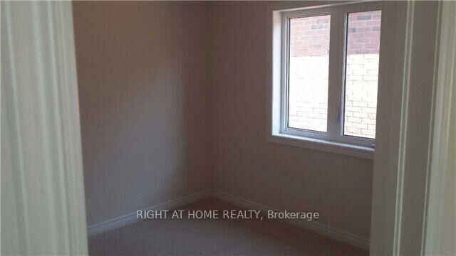 Property Photo:  123 Huguenot Road  ON L6H 0M3 