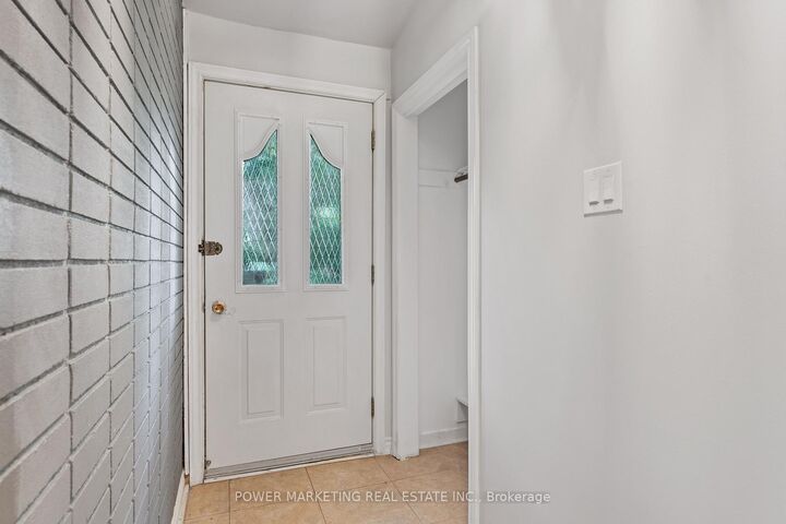 Property Photo: 935 Goren Avenue ON K1S 1N4