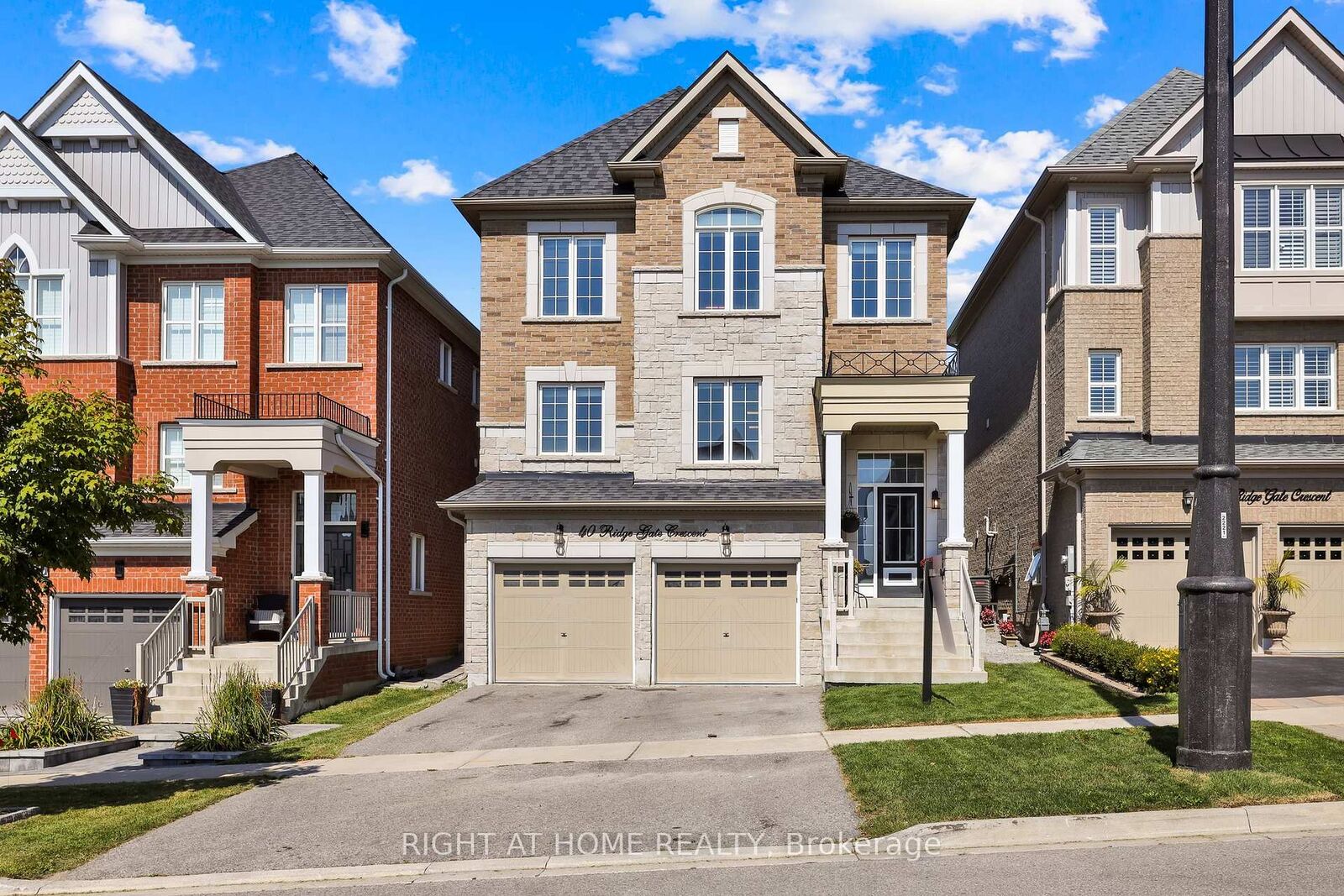 Property Photo: 40 Ridge Gate Crescent ON L0G 1M0