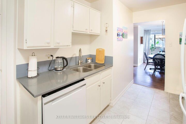 Property Photo: 200 Everglade Crescent 104 ON N6H 4P8