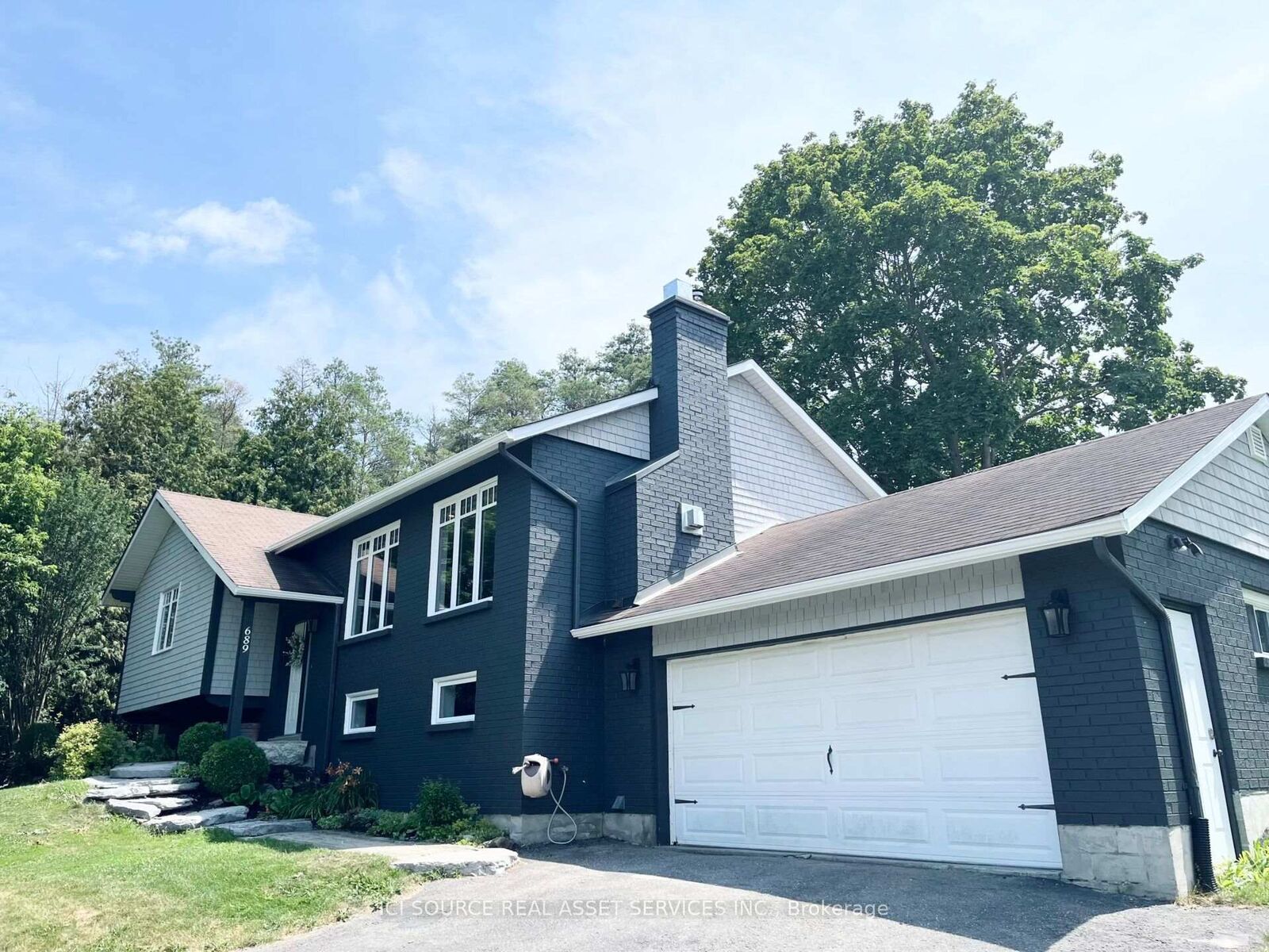 Property Photo: 689 Ravenshoe Road ON L9P 1R2