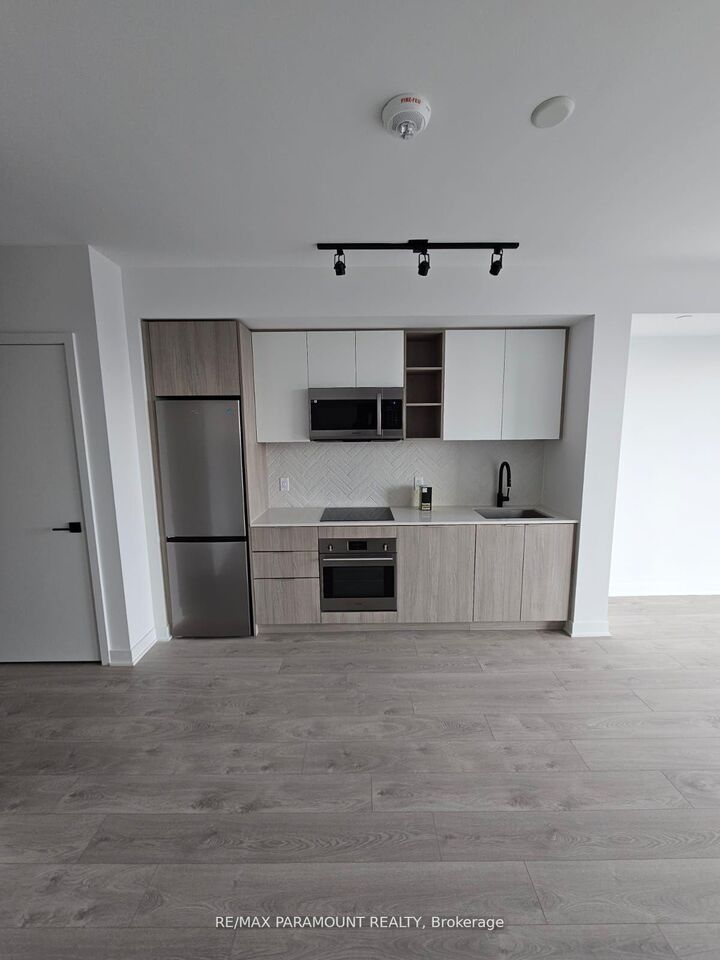 Property Photo: 36 Zorra Street 3206 ON M8Z 0G5