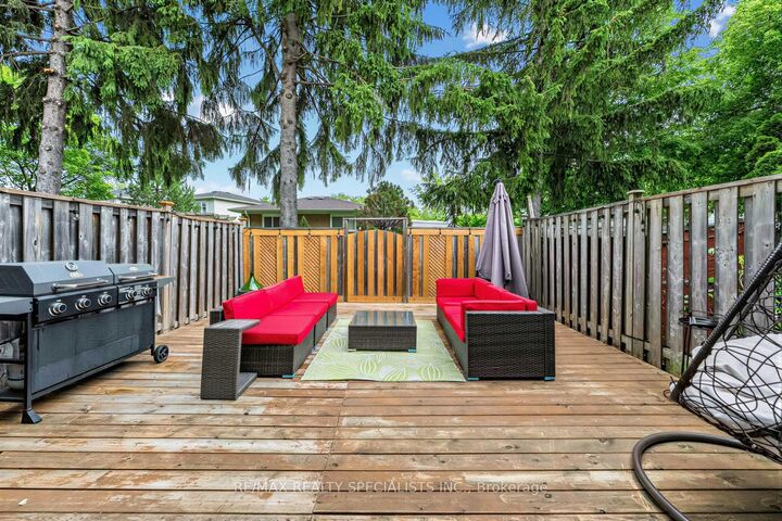 Property Photo: 405 Hyacinthe Boulevard 7 ON L5A 3N1