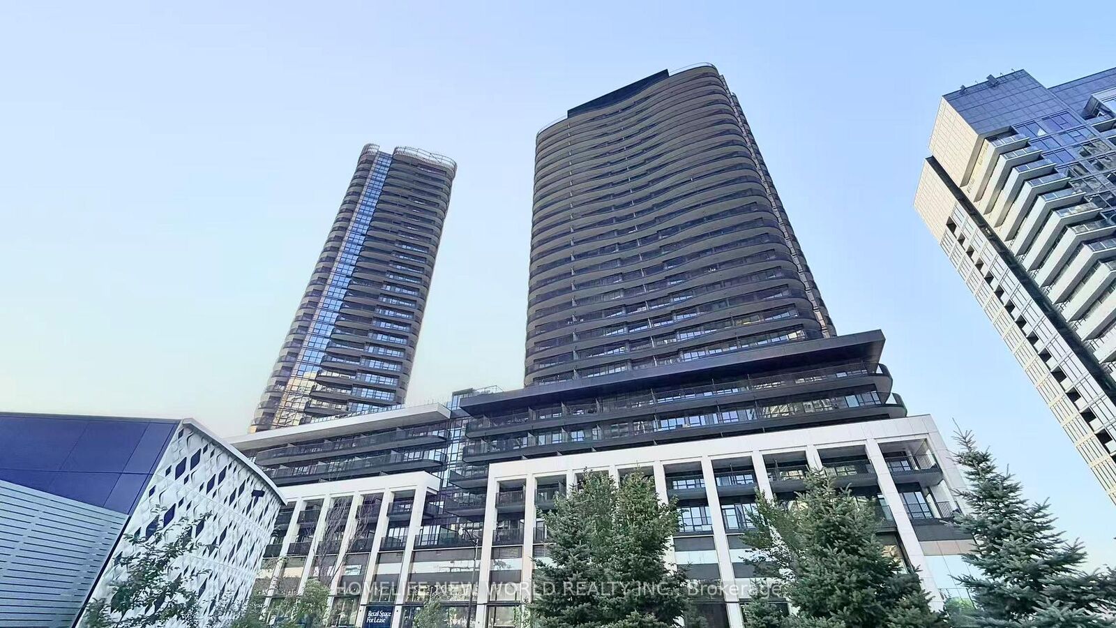 Property Photo: 68 Esther Shiner Boulevard 1902 ON M2K 0J6