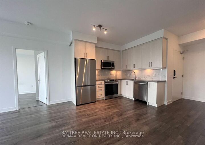 Property Photo: 105 Oneida Crescent 1107 ON L4B 0H6