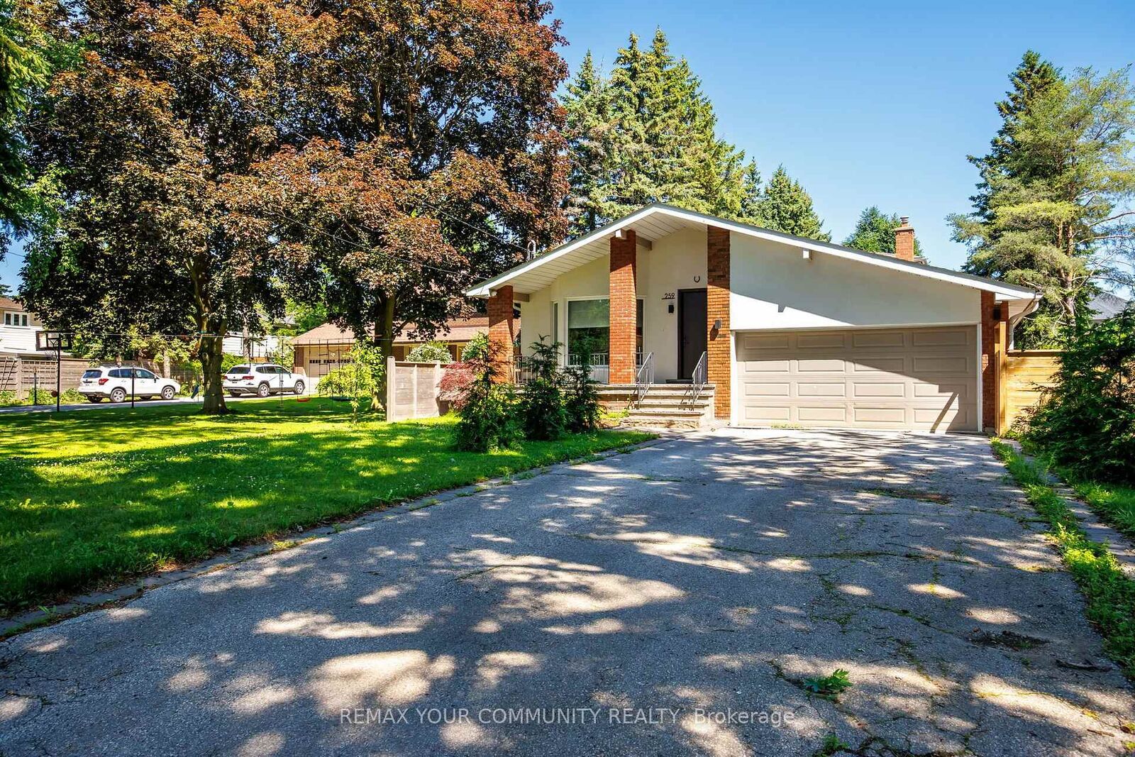 Property Photo:  259 Rumble Avenue  ON L4C 4G5 