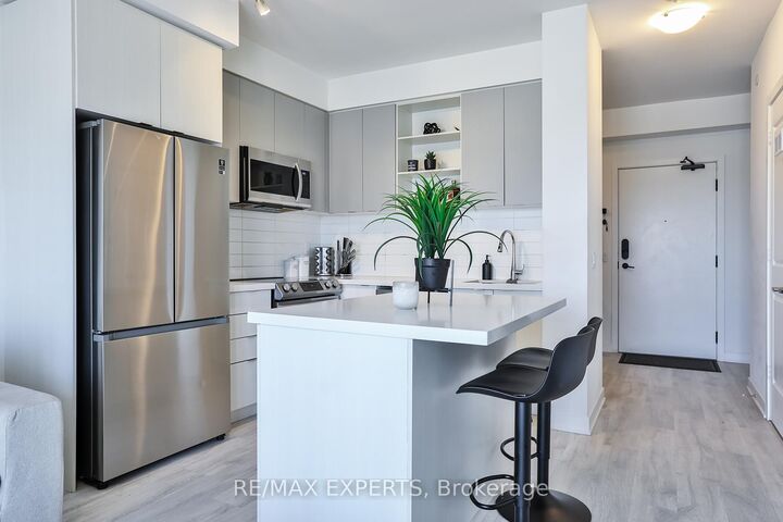 Property Photo: 4675 Metcalfe Avenue 2108 ON L5M 0Z8