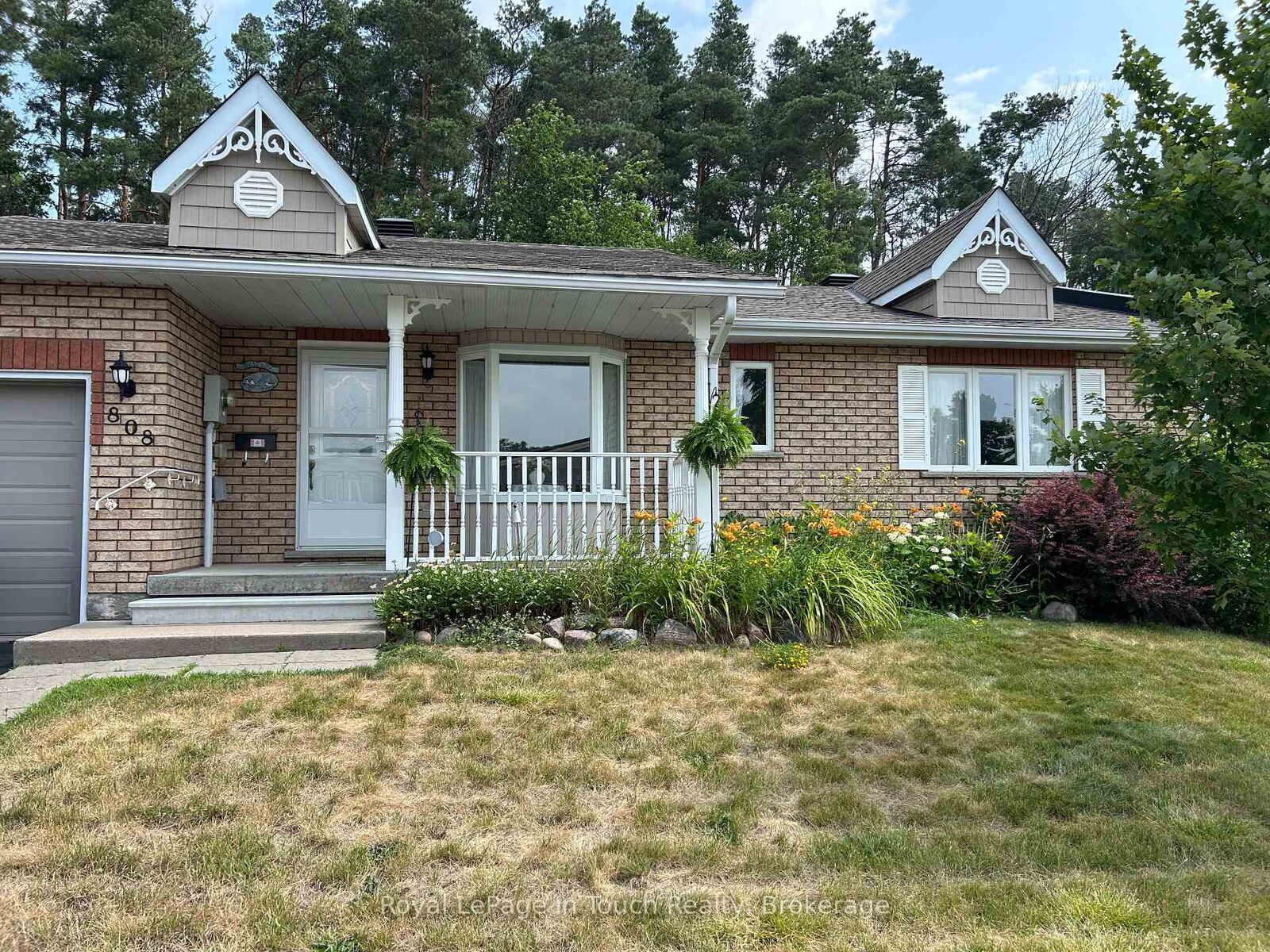 Property Photo:  808 Jane Boulevard  ON L4R 5M4 