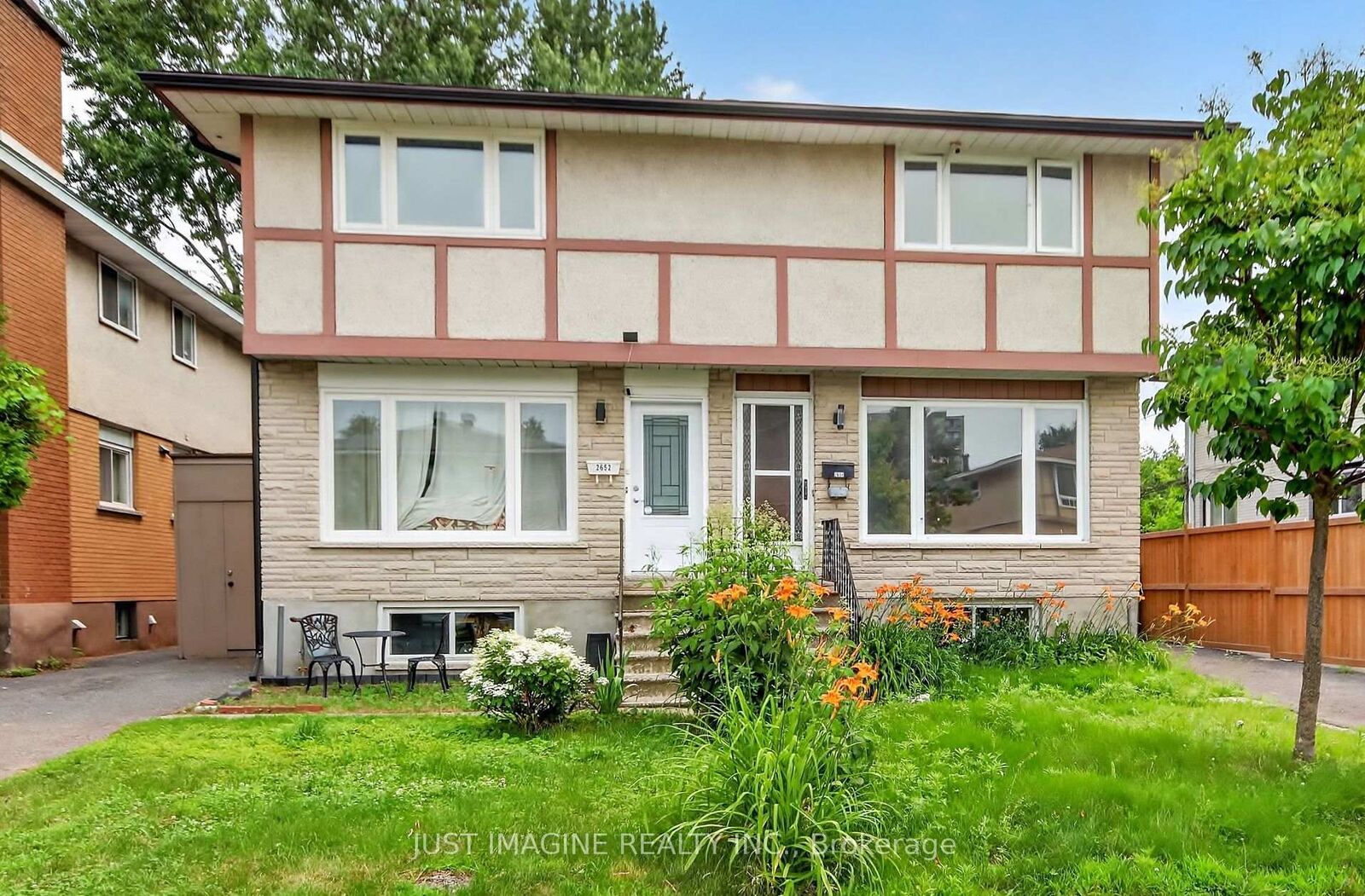 Photo de la propriété: 2654 Conn Street ON K2B 7C5