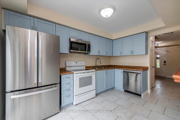 Property Photo:  10 Sunset Place  ON L4N 0T7 