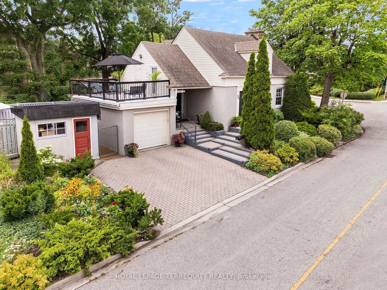 Property Photo:  24 Rectory Road  ON M9N 1P9 