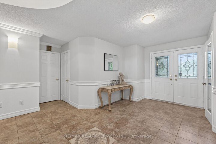 Property Photo: 2069 Schoolmaster Circle ON L6M 3A1