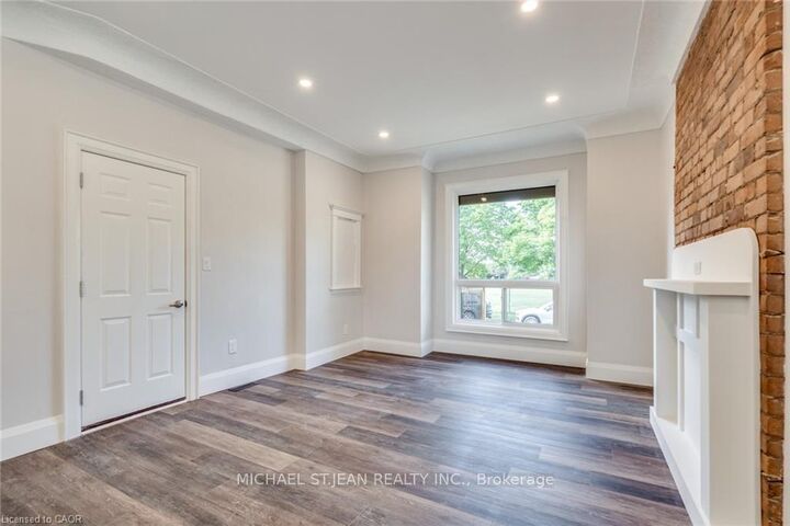 Property Photo: 276 Sanford Avenue N 1 ON L8L 6A1