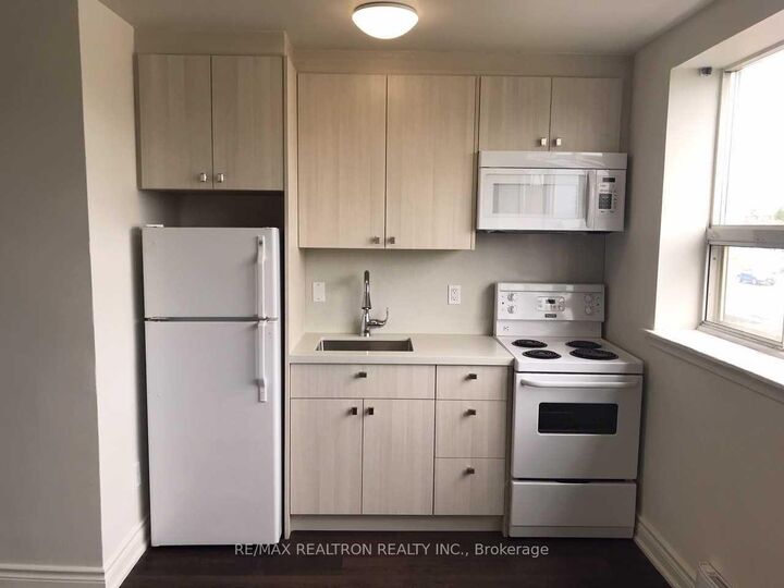 Property Photo:  1985 Lawrence Avenue E 1  ON M1R 2Z2 