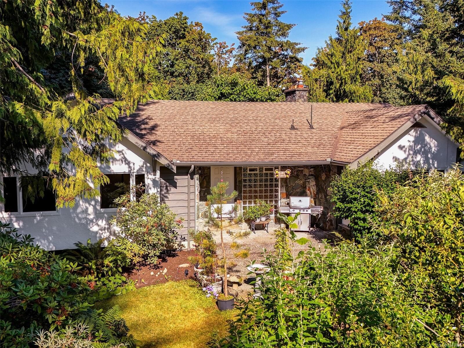 Property Photo: 6232 Rodolph Rd BC V8Z 5V8