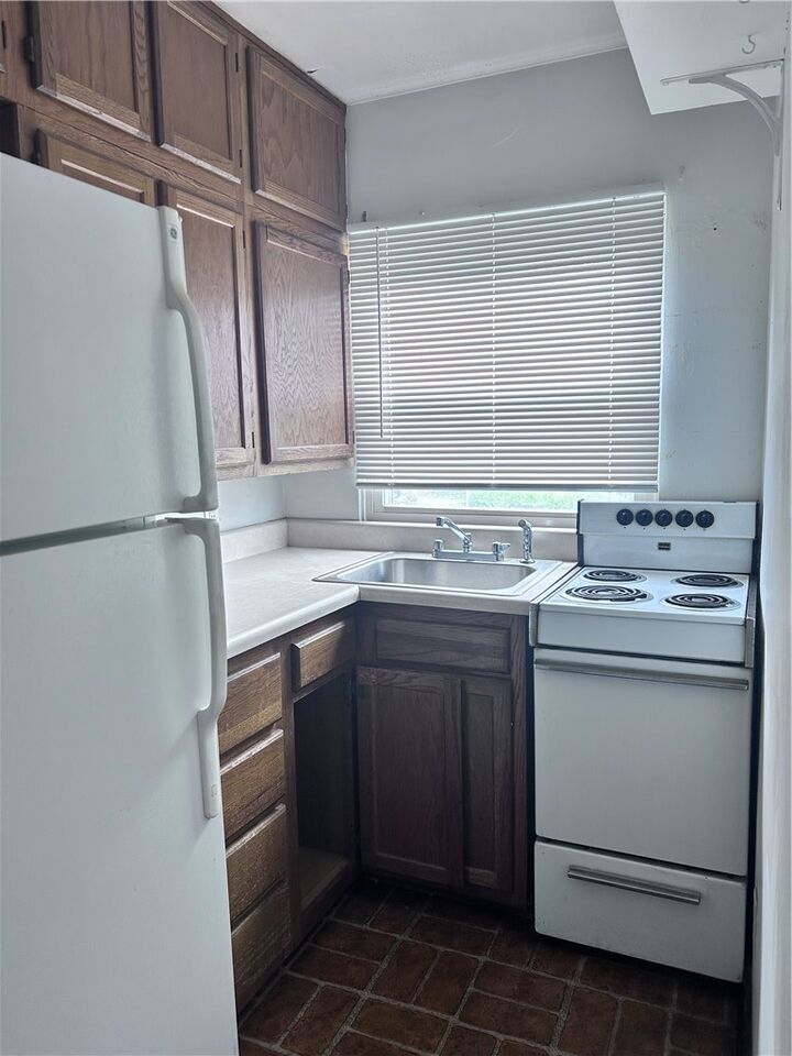 Property Photo:  5839 Darlington Rd 1  PA 15217 