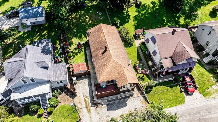 Property Photo:  400 Bridge St  PA 15639 