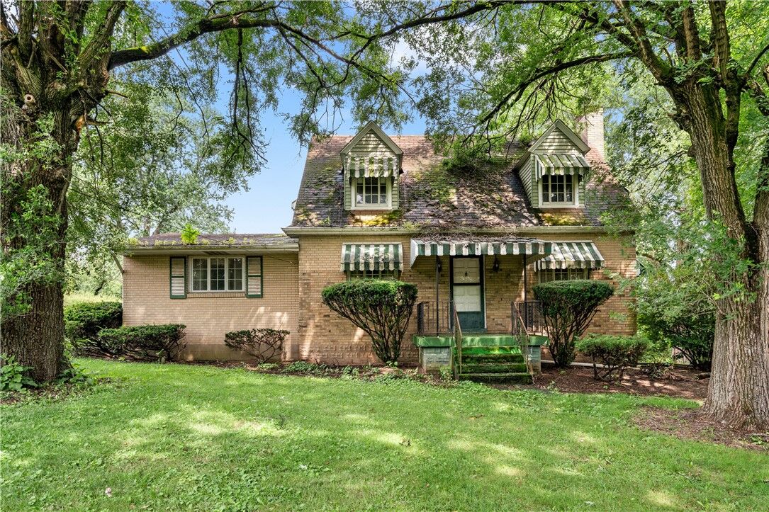 Property Photo:  434 Fairview Rd  PA 15052 