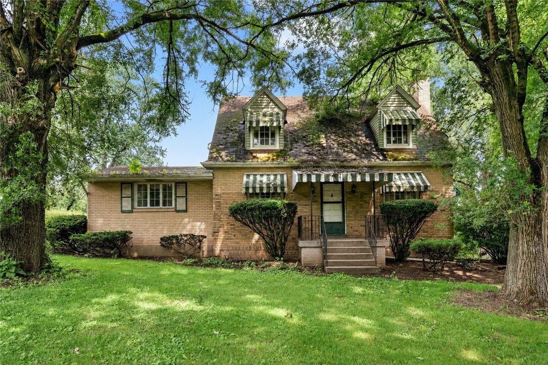 Property Photo:  434 Fairview Rd  PA 15052 
