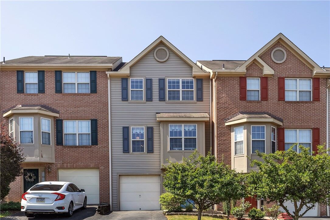 Property Photo:  116 Hillvue Dr  PA 16046 