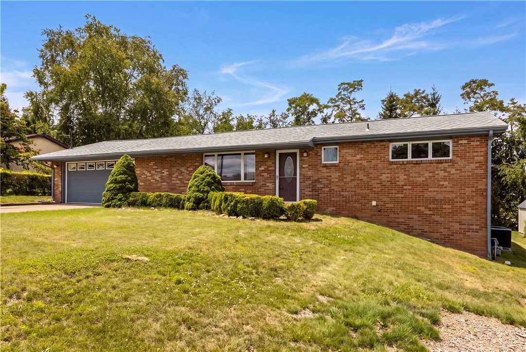 Property Photo:  1284 S Walnut St  PA 15061 