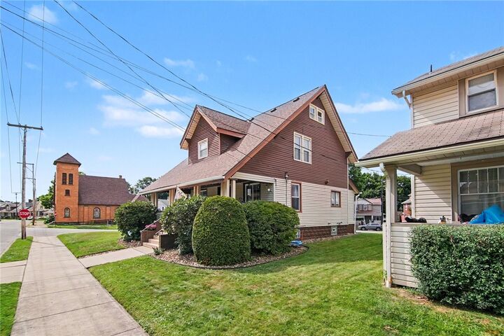 Property Photo:  310 Glen Ave  PA 16117 