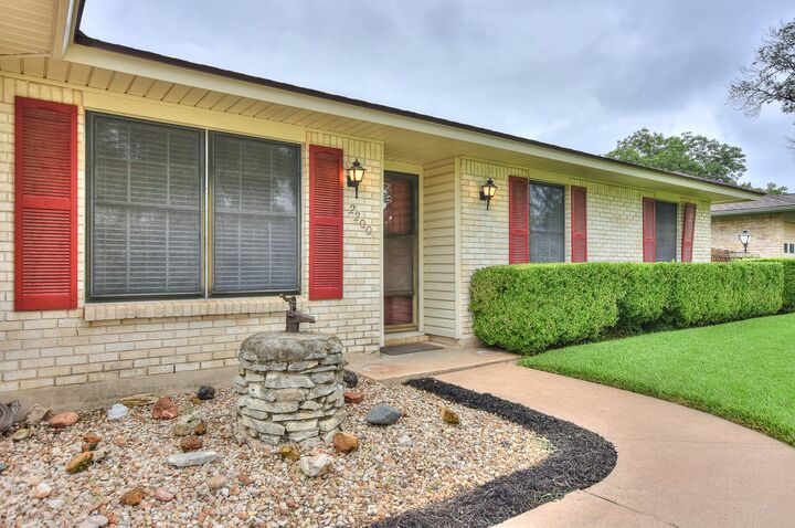 Property Photo: 2200 Kenbridge Drive TX 78757