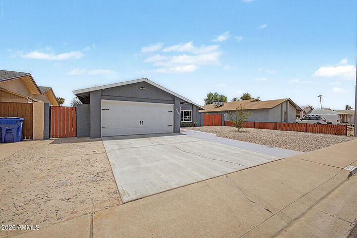 Property Photo:  2203 W El Moro Avenue  AZ 85202 