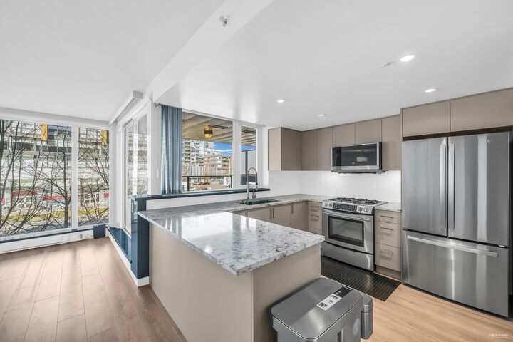 Property Photo:  8080 Granville Avenue 3005  BC V6Y 1P3 