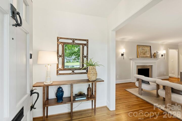 Property Photo:  5519 Robinhood Road  NC 28211 