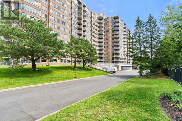 Property Photo: 100 Grant Carman Drive 917 ON K2E 8B8