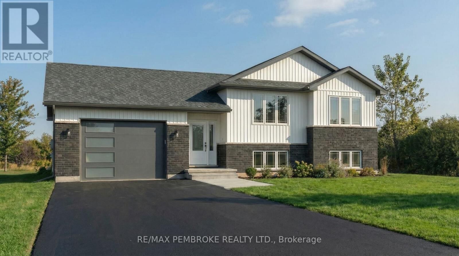Property Photo:  12 Eddy Crescent  ON K8A 0M1 