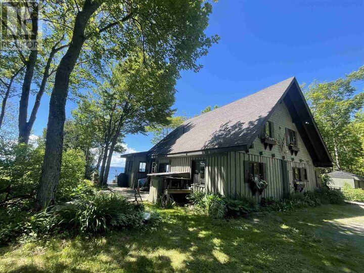 Property Photo: 370 Lake St ON P0R 1L0