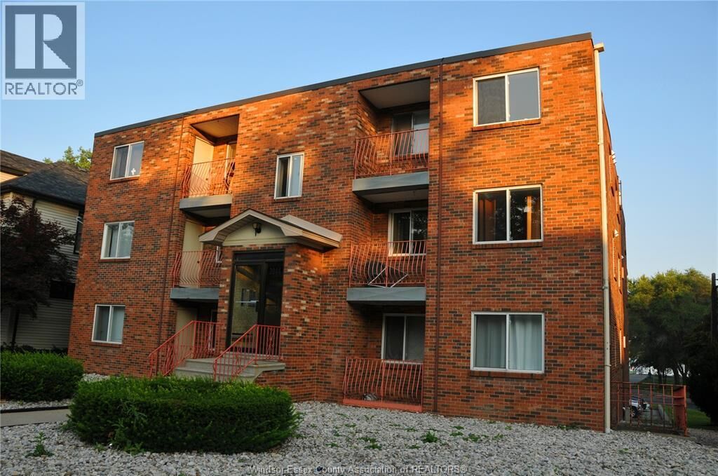 Property Photo:  3044 Sandwich 203  ON N9C 1A4 