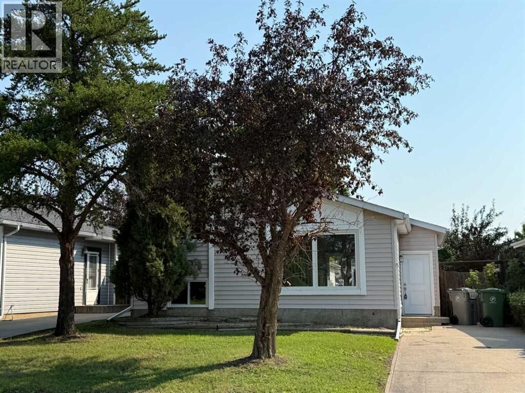 Property Photo: 2725 57B Avenue AB T9V 2N1
